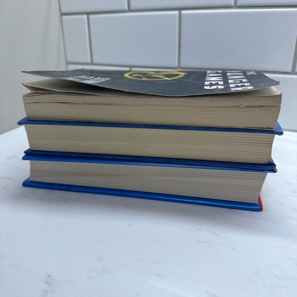 Hunger Games, Mocking Jay, Catching Fire Books - Picture 5 of 12